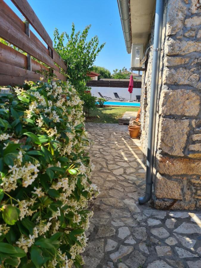 Istrska Kamnita Hisa Soncni Medulin Villa Exterior photo